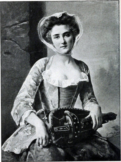 The hurdy-gurdy player in hallway