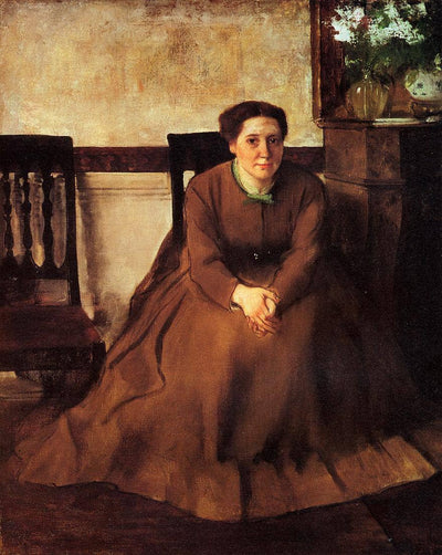 Victoria Duborg in entryway